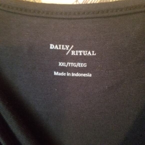 Soft Black Dress with Pockets - Picture 7 of 7